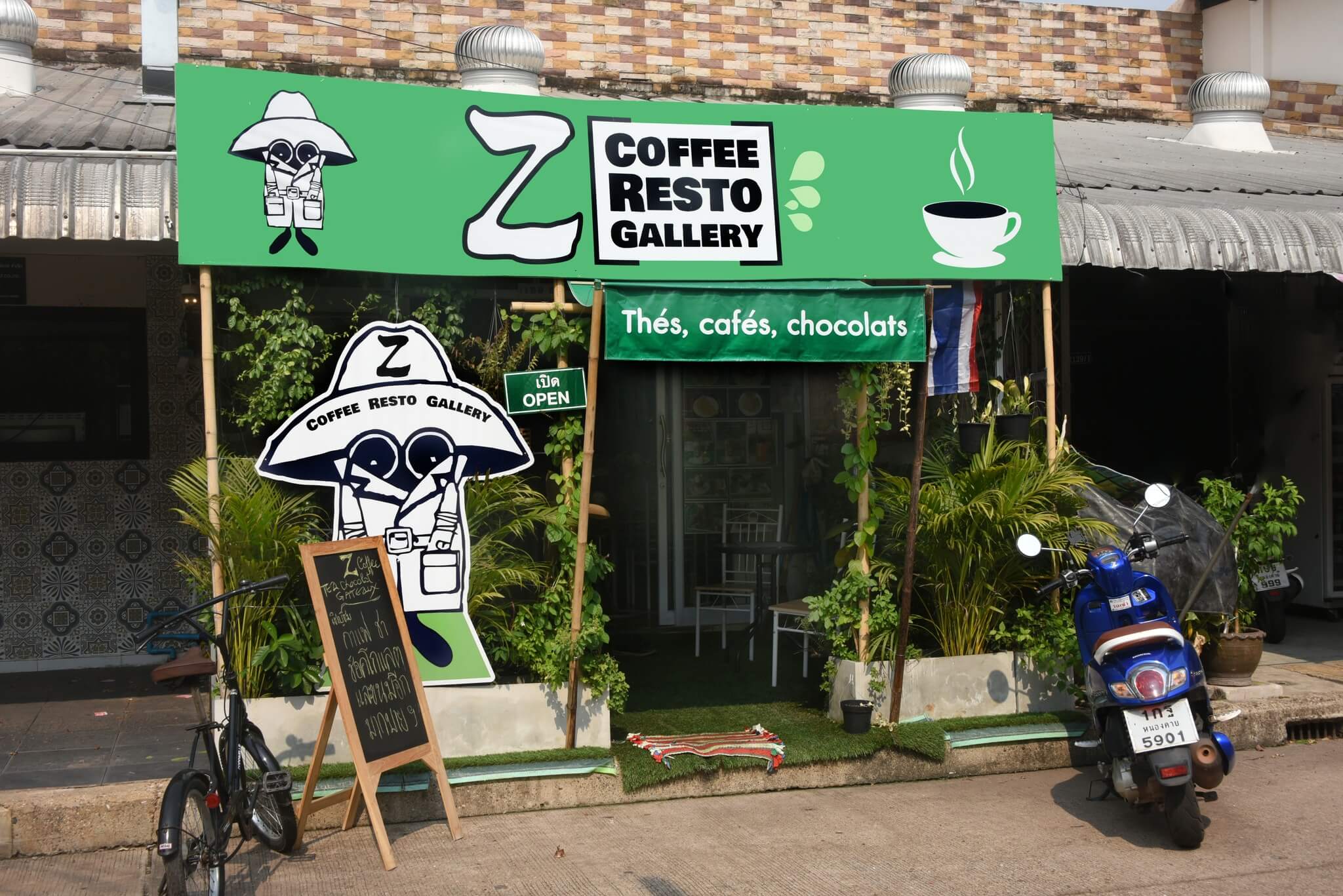 Z coffee Gallery devanture avec enseigne et mascotte